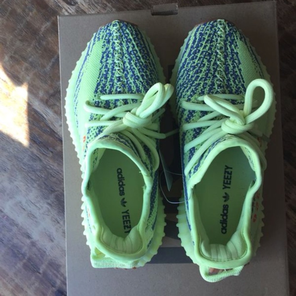 Yeezy boost 350 v2 frozen yellow size 5 women’s